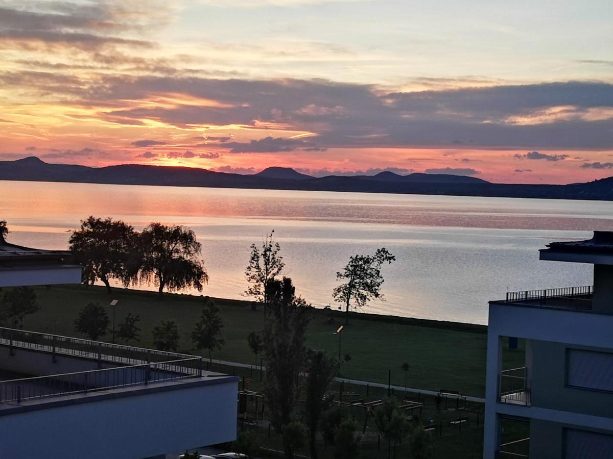 Silver Gray Appartment Balatonlelle Eksteriør billede